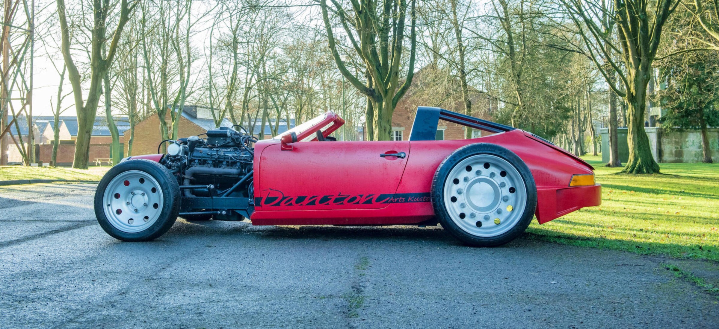 Koszmarne Porsche 911 hot rod z silnikiem Bentleya. Co tu się wydarzyło?