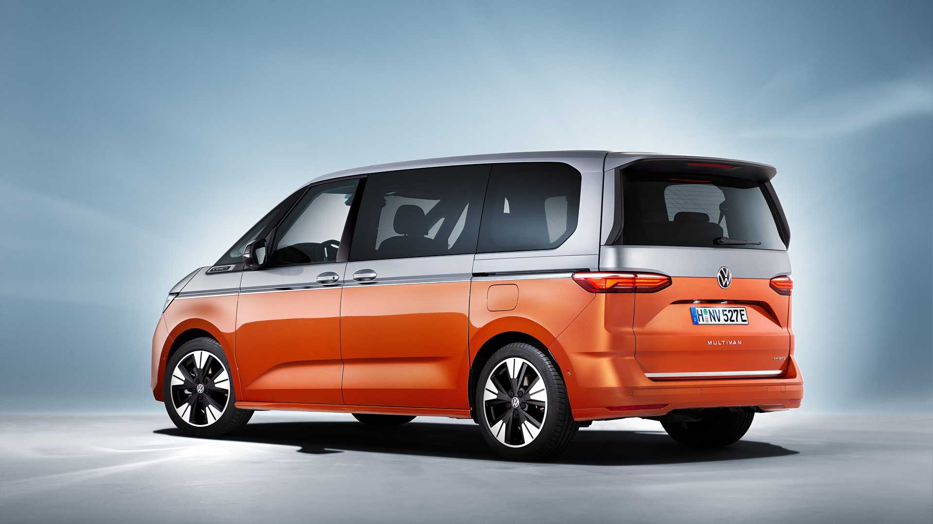 Volkswagen Multivan T7 oficjalnie. Jest hybrydowo i
