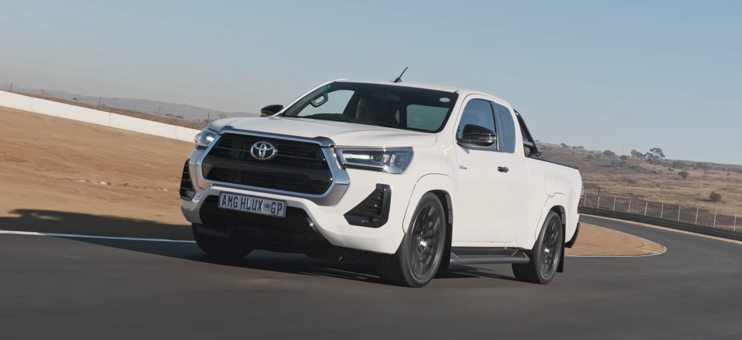 Toyota Hilux V8