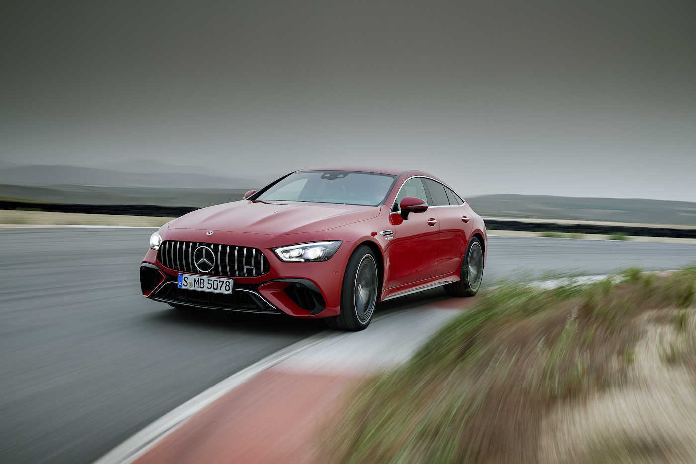 Najpotężniejszy Mercedes w historii już oficjalnie. Oto Mercedes-AMG GT 63 S E Performance