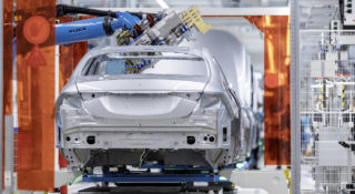 Mercedes proponuje sowite odprawy – nawet 400 tys. euro