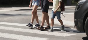 szkolna ulica wrocław pieszy wchodzący na przejście