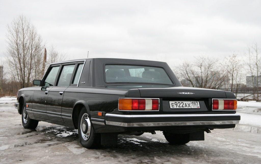 Co robi limuzyna Gorbaczowa na Otomoto? I czy to oryginalny ZIŁ 41052?