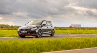 Hyundai i20 N wykrywanie zakretow
