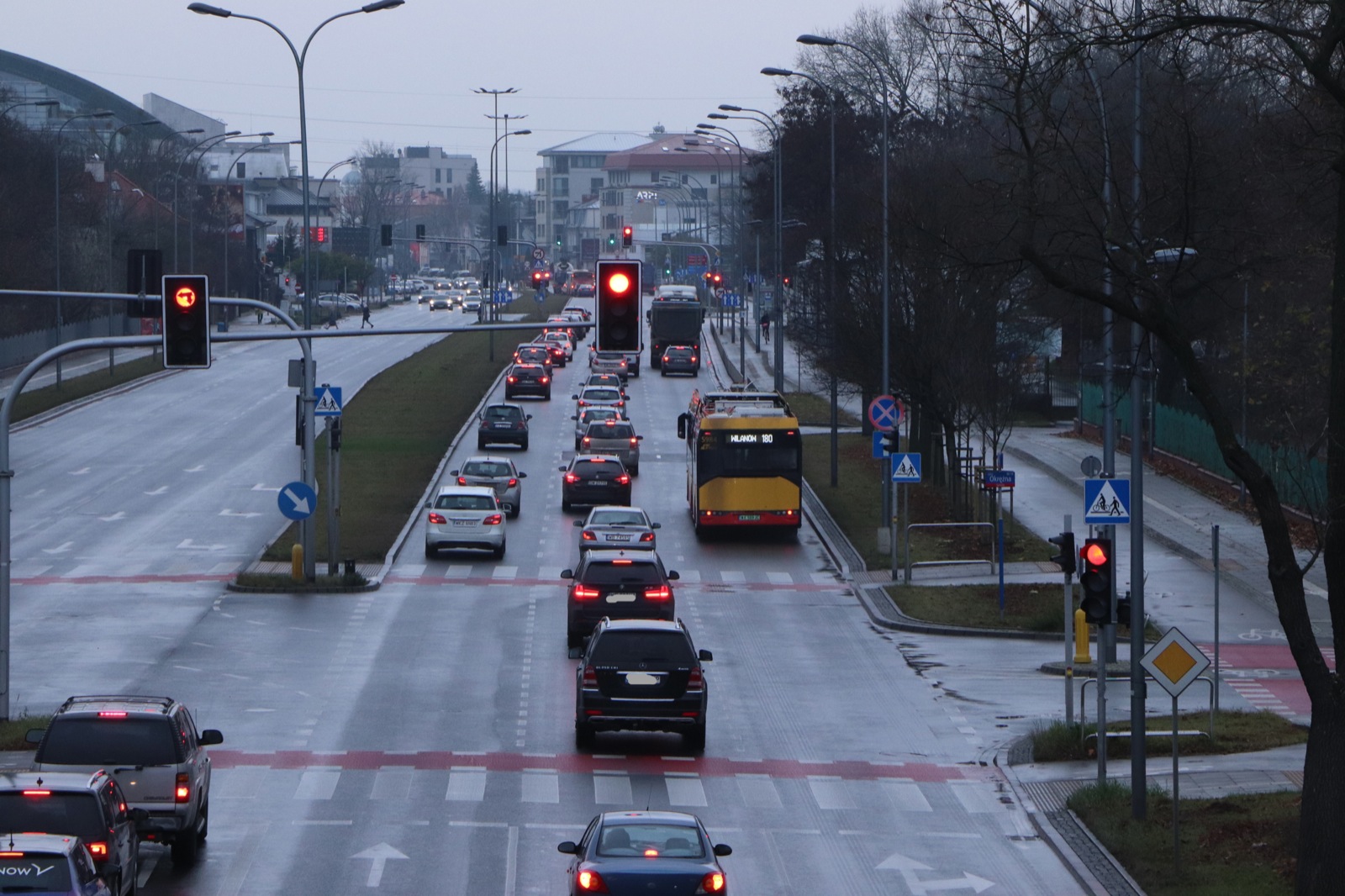 Przejazd na czerwonym: sprawdziłem, jak powszechne to wykroczenie