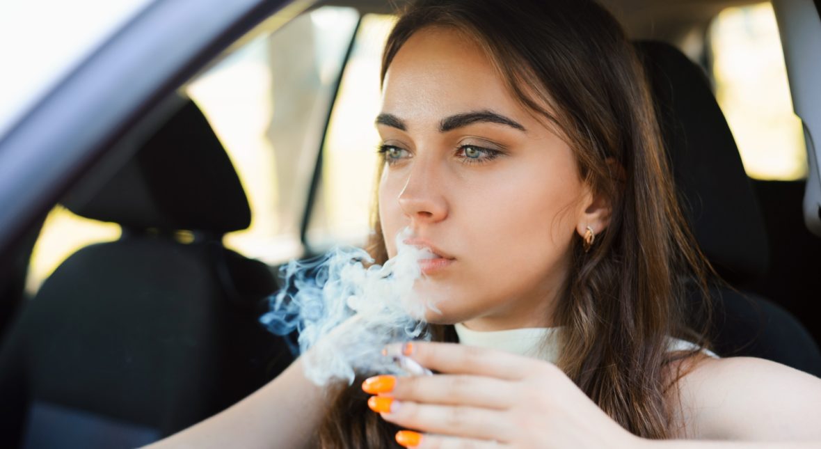 palenie papierosów w samochodzie
