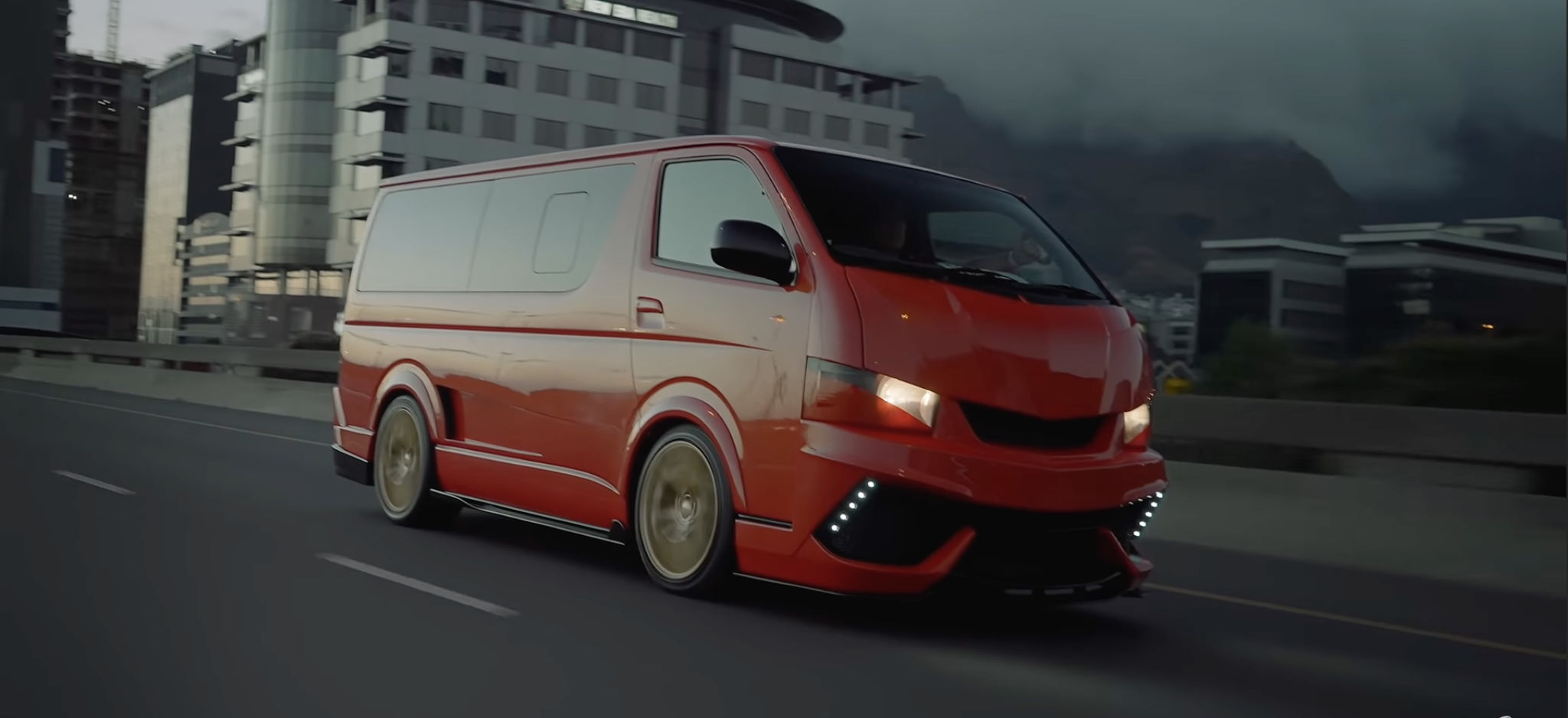 Toyota Hiace V12