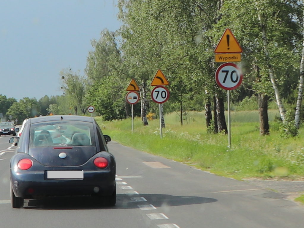 nadmiar znaków na drogach 