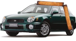 Do kupienia jest Subaru Impreza. Tylne zawieszenie to drewniany stelaż