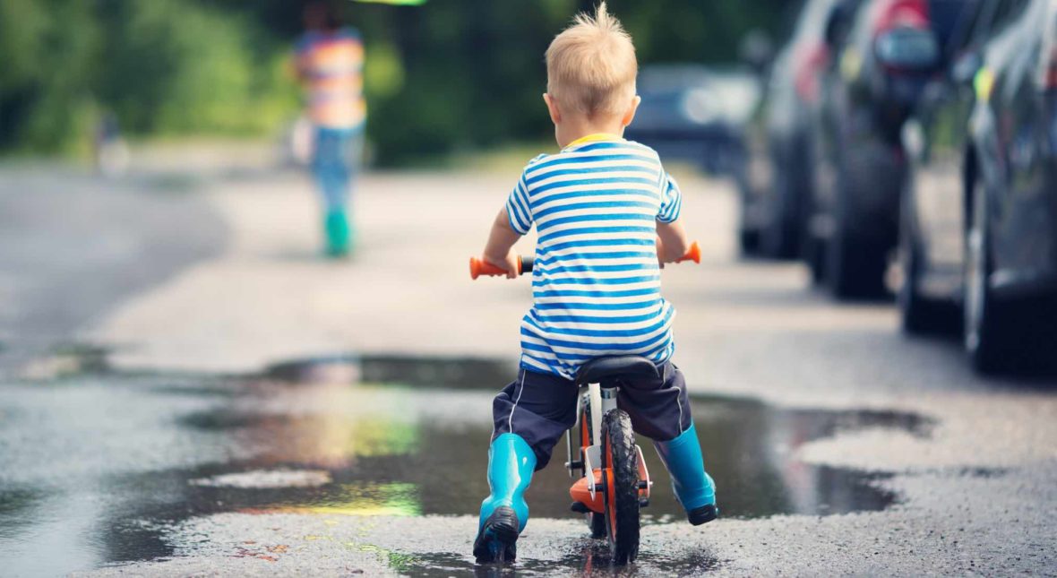 Jazda z małym dzieckiem po drodze rowerowej? Uważaj, to nielegalne