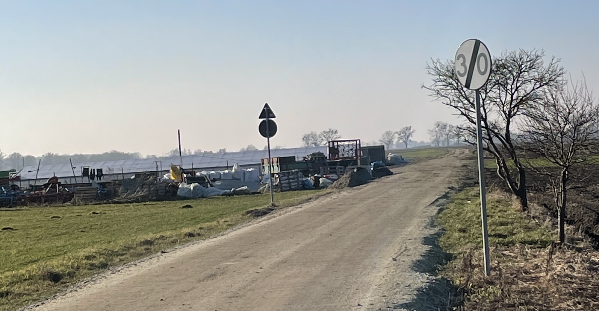 Za tym znakiem możesz pędzić 90 km/h. O ile się odważysz