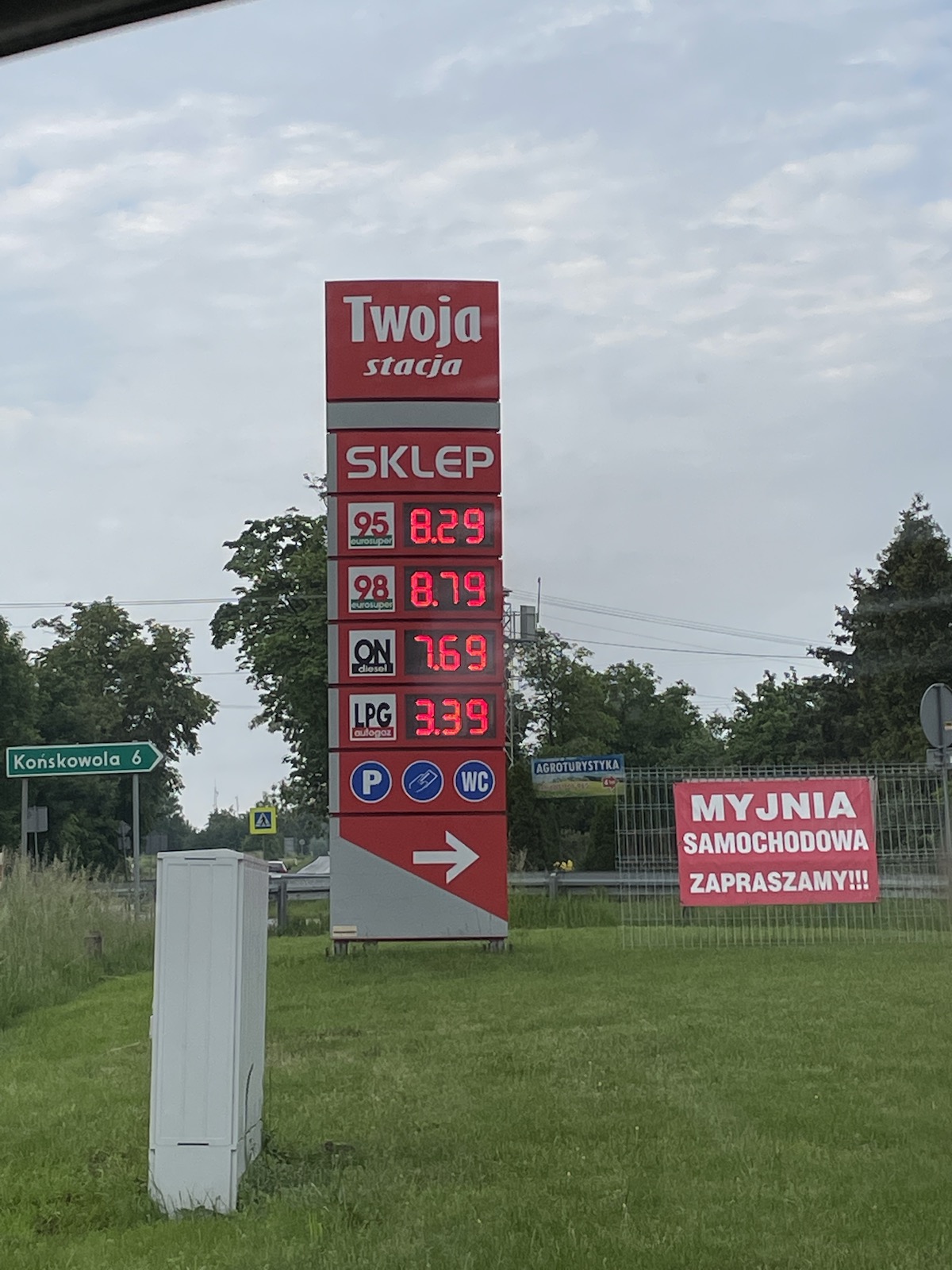 Wlałem benzynkę za 8,29 zł za litr i niespecjalnie umiem się tym zmartwić