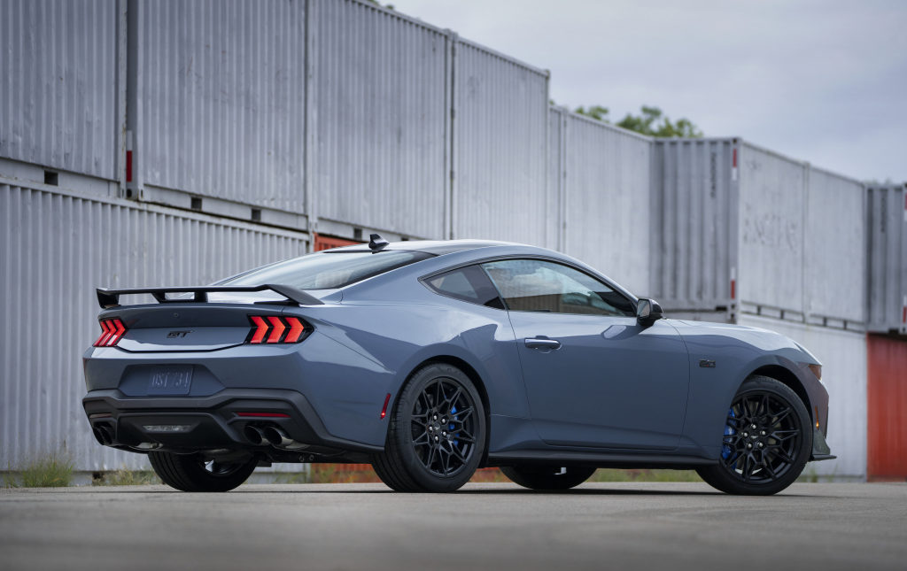 nowy ford mustang