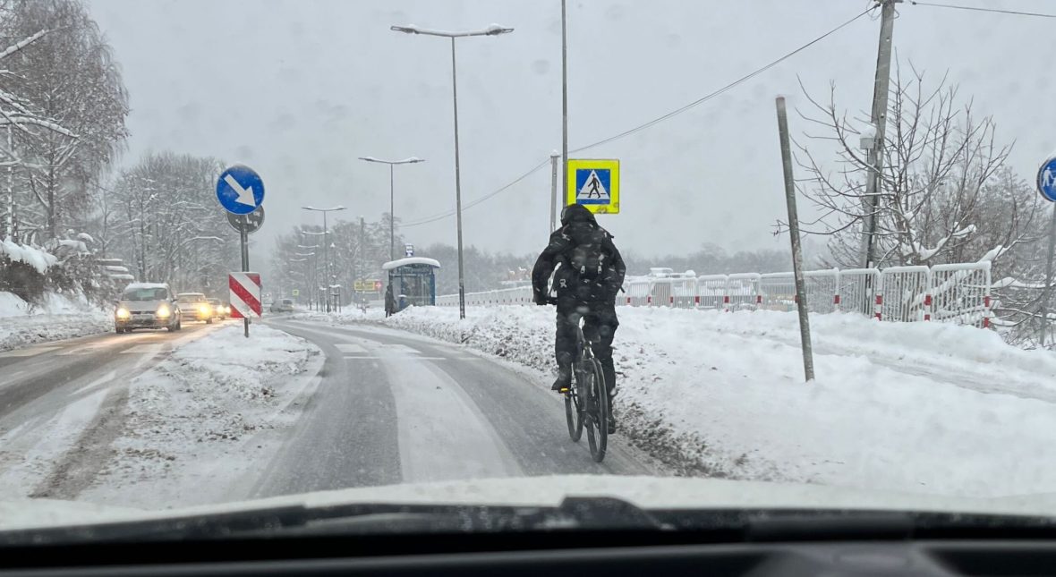 Zakaz jazdy rowerem po śniegu jest konieczny. Tu chodzi o ludzkie życie