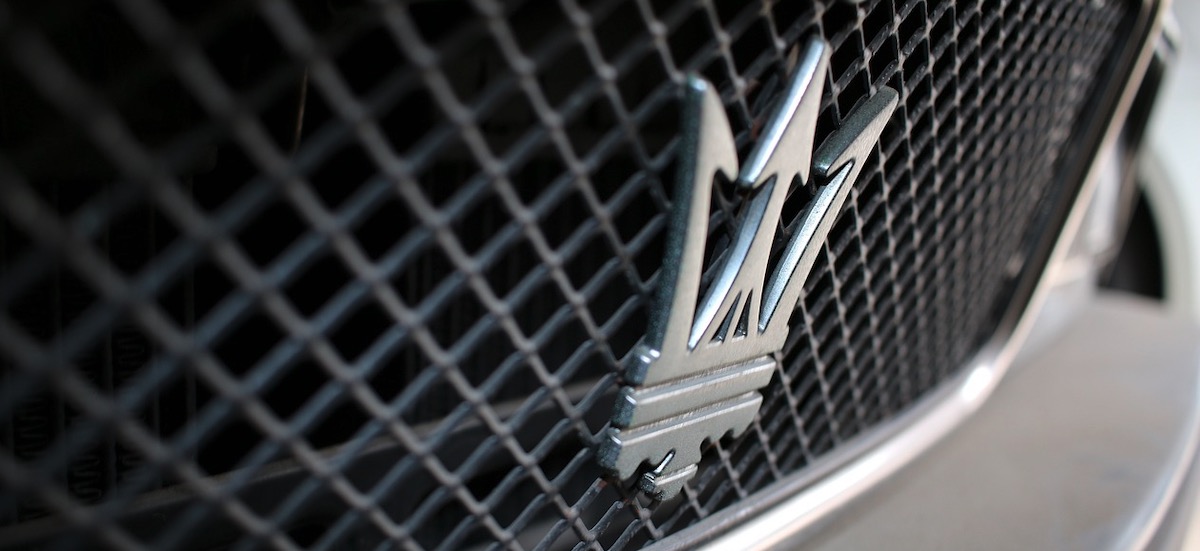 logo maserati grill