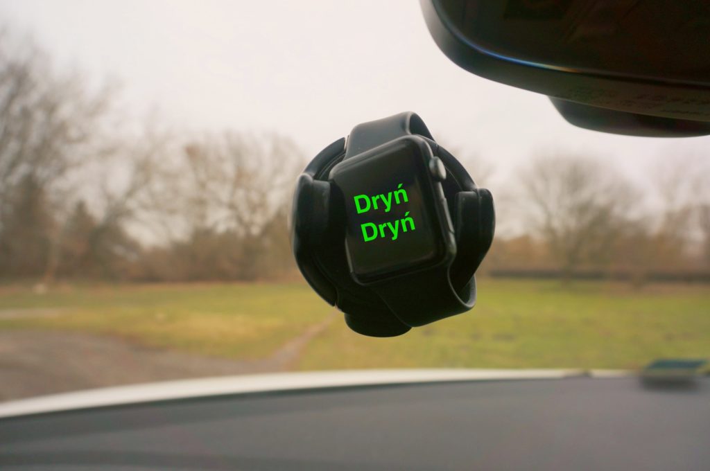 smartwatch w samochodzie 