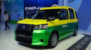 Nowa hybrydowa Toyota to koncept na idealną taksówkę. Ma fabryczną instalację LPG