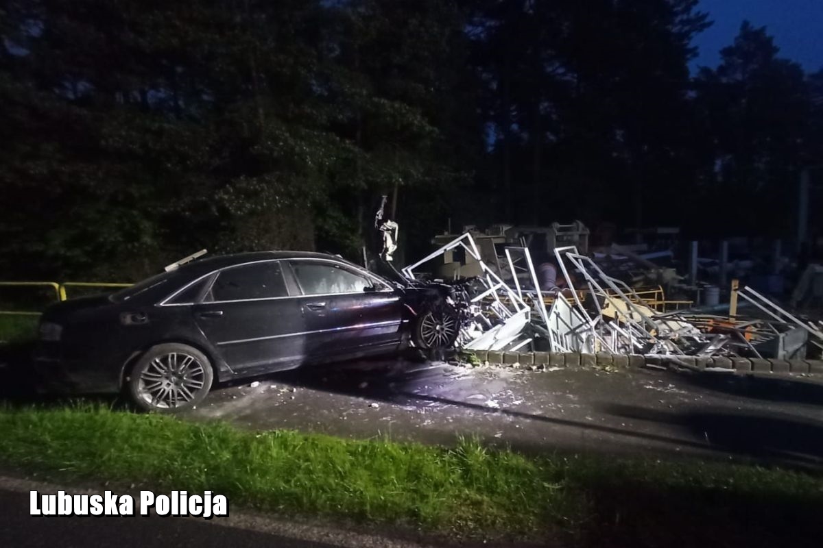 audi a8 trafiło w płot