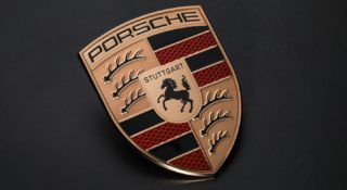 Wielkie Porsche wyjechało na drogi. Przy nim Cayenne to miejski resorak