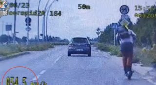 Jechał tylko 54 km/h i dostał mandat. Wybrał niewłaściwy pojazd