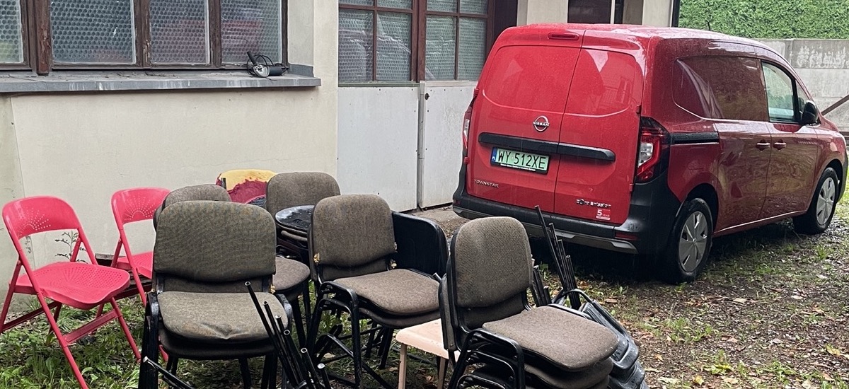 Jeździłem przez tydzień elektrycznym dostawczakiem. Nie wiem jakiej był marki, ale był świetny