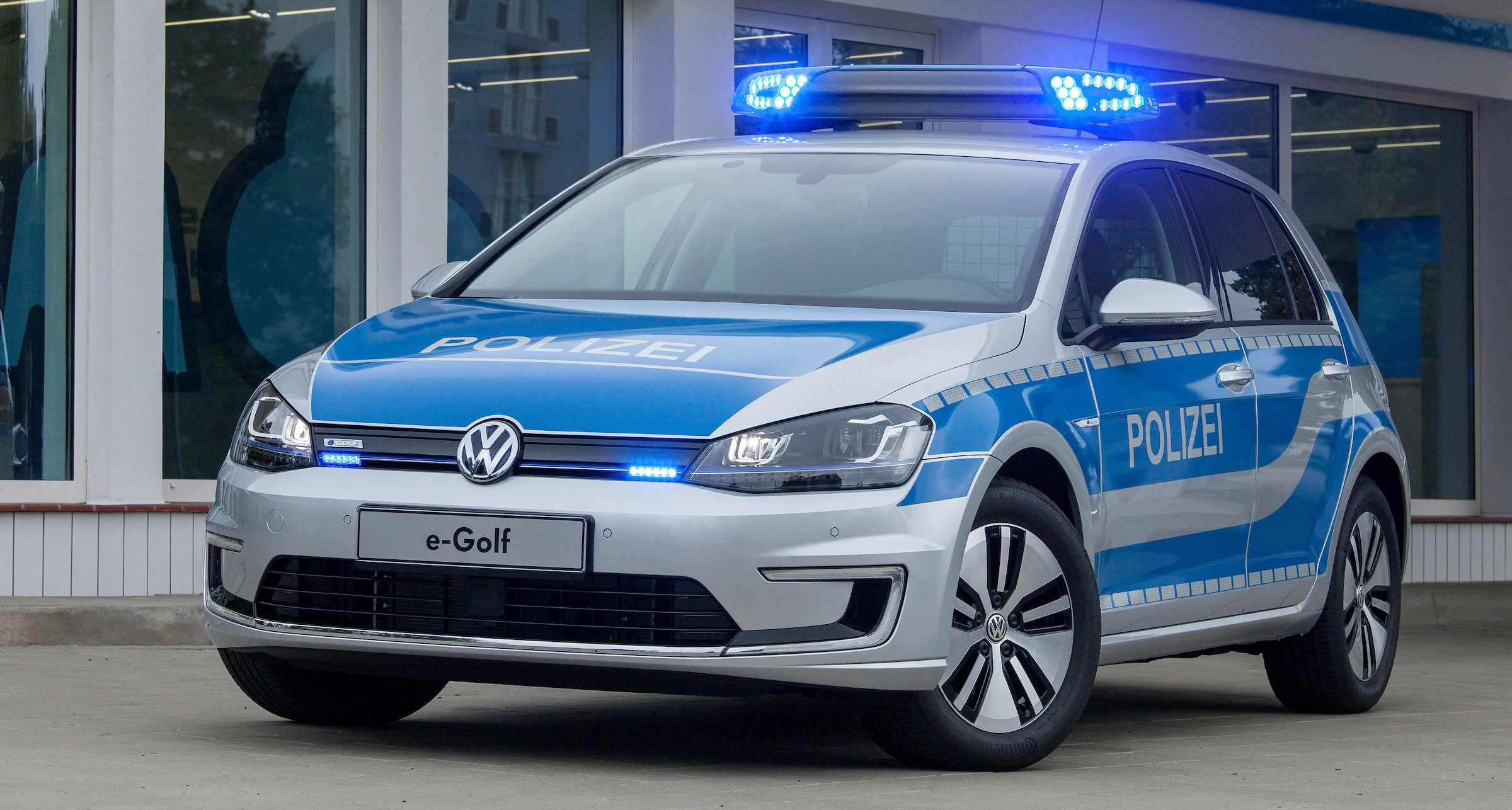 Sąd uważa, że może istnieć samochód w kolorze Polizei. Czy można jeździć w barwach policji?