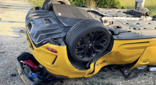 Trzy osoby zginęły wskutek dachowania żółtego, sportowego Renault. Tragedia w Małopolsce to wiadomość z dzisiaj