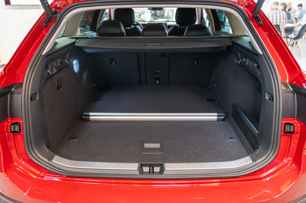 nowy Volkswagen Passat 2024 bagażnik