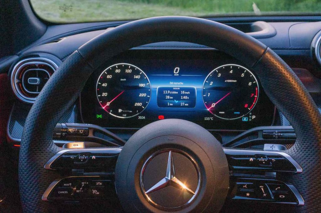 Mercedes GLC 2023 zegary 