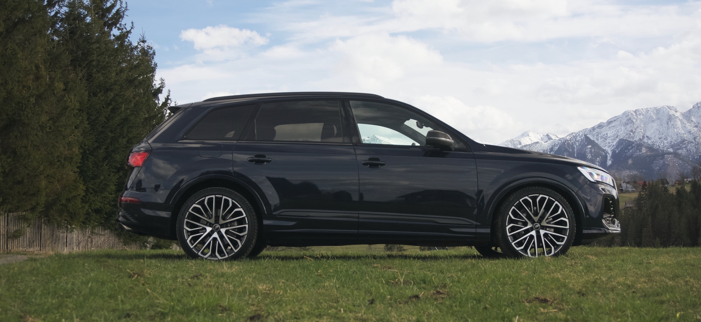 Jeździłem miejskim autem do holowania koni. Może kojarzycie nazwę: Audi Q7