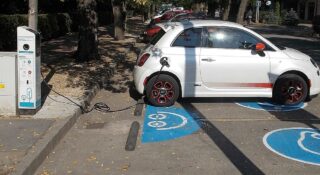 Kupując auto elektryczne, zdenerwujesz kierowców samochodów elektrycznych. Ustaw się w kolejce
