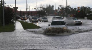 Auta z Bielska-Białej wypływają w ogłoszeniach. Czy grozi nam powódź aut po zalaniu?