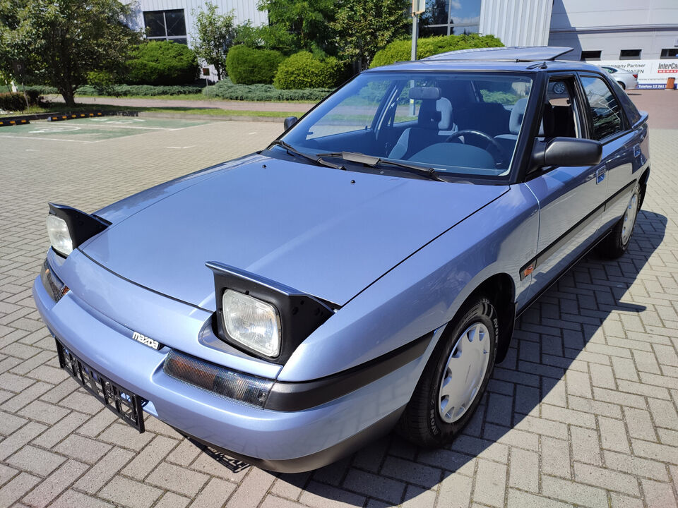 Mazda 323F 