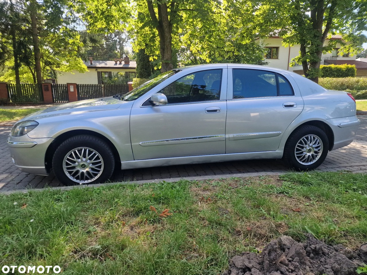 Nad tym sedanem pracowali Porsche i Pininfarina. Może być twój za 5000 zł. Jest jedno &#8222;ale&#8221;