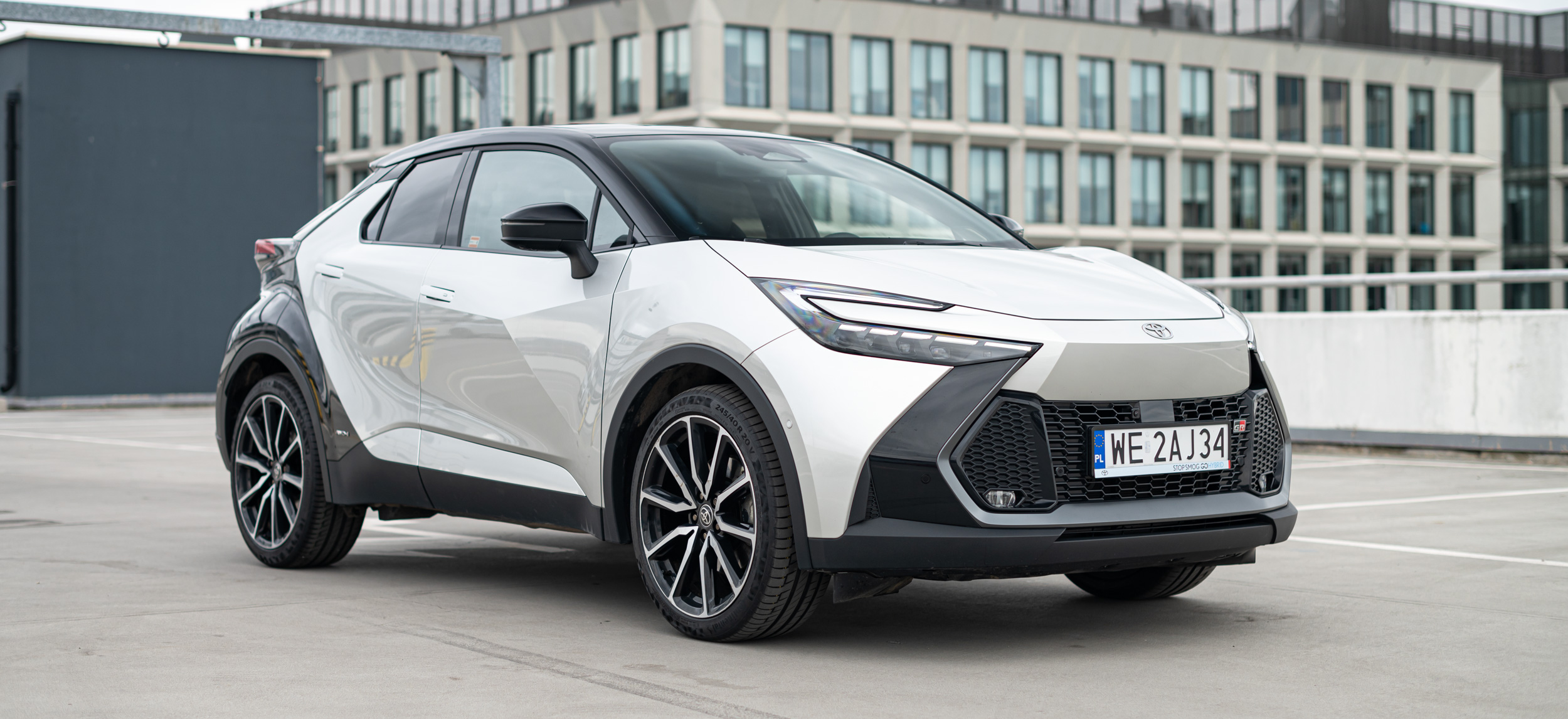 Test Toyoty C-HR. Oplujecie ekran z oburzenia