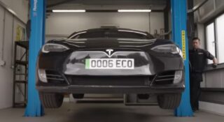 Tesla z przebiegiem 690 tys. km. W jakim stanie jest akumulator? Kapłani elektromobilności nie są zgodni