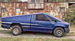 Oto Tesla Cybertruck na którą nie zasługujemy. Z czasów zanim pickupy były elektryczne