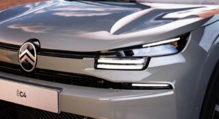 Oto nowy Citroen C4 i C4 X. Dajcie więcej LED-ów, samochód wytrzyma