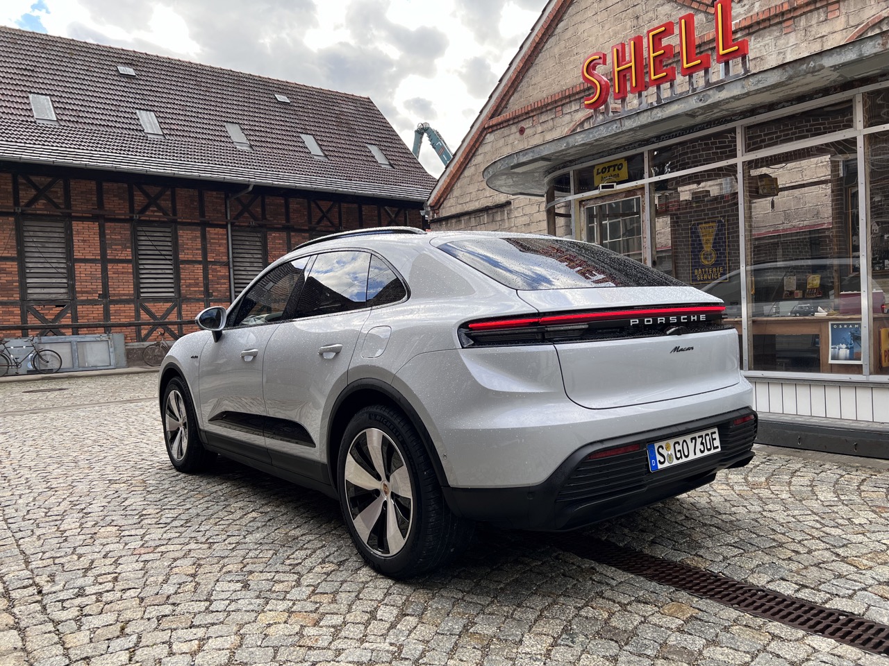 porsche macan ev test 