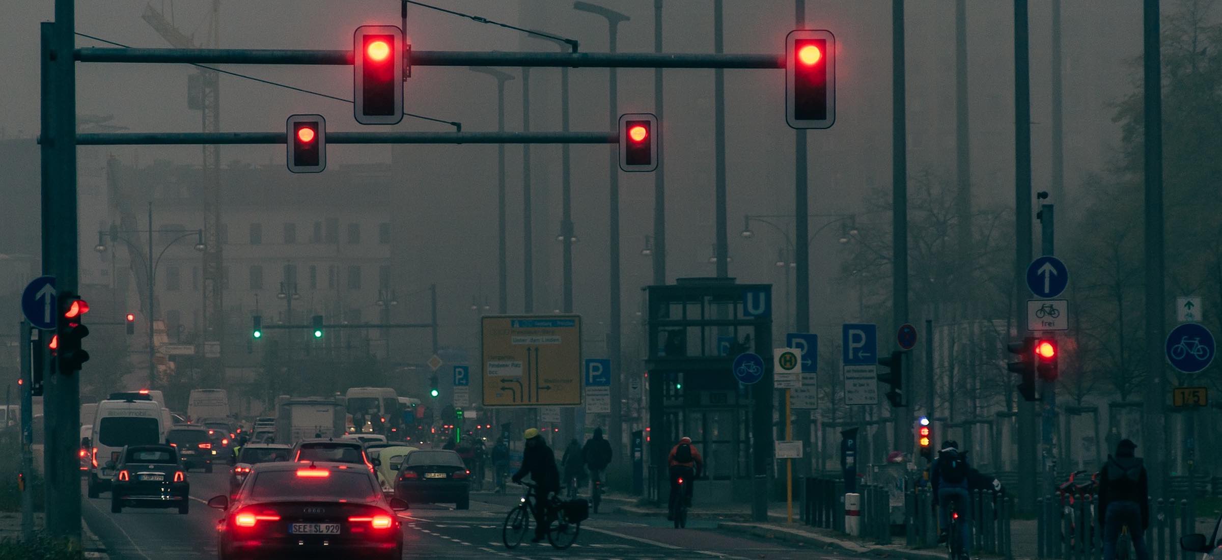 Przejechałeś na czerwonym? Dodaj sobie dwa do dwóch i wylicz, czy opłaca ci się przyznawać do winy