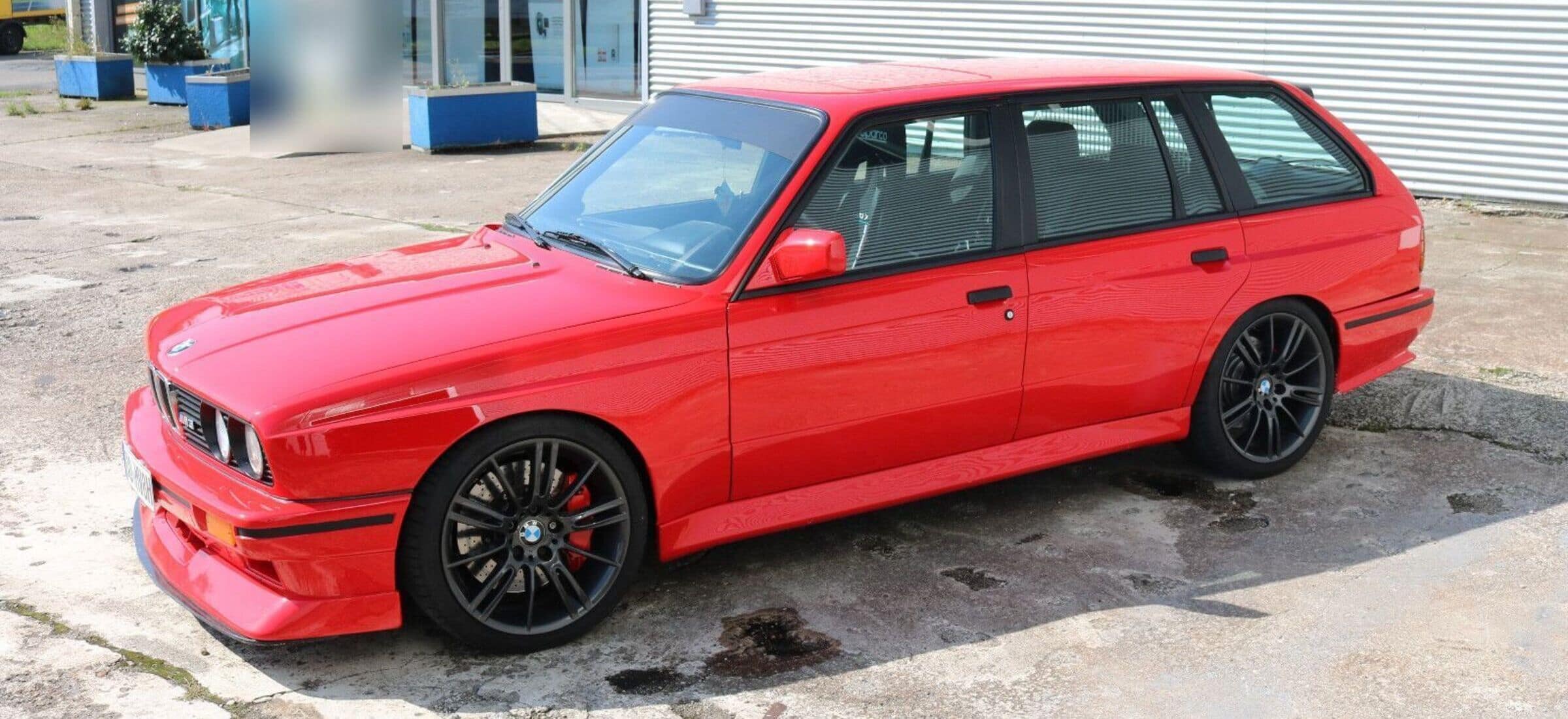 Oto BMW E30 M3 Touring. To bardzo, bardzo rzadki model, ale teraz możesz go kupić