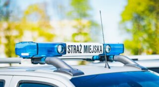 Straż miejska w Krakowie łamie prawo. Traktuje kierowców zbyt łagodnie