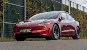 Tesla Model 3 Performance — test. Profesjonalna wyciskarka do oczu