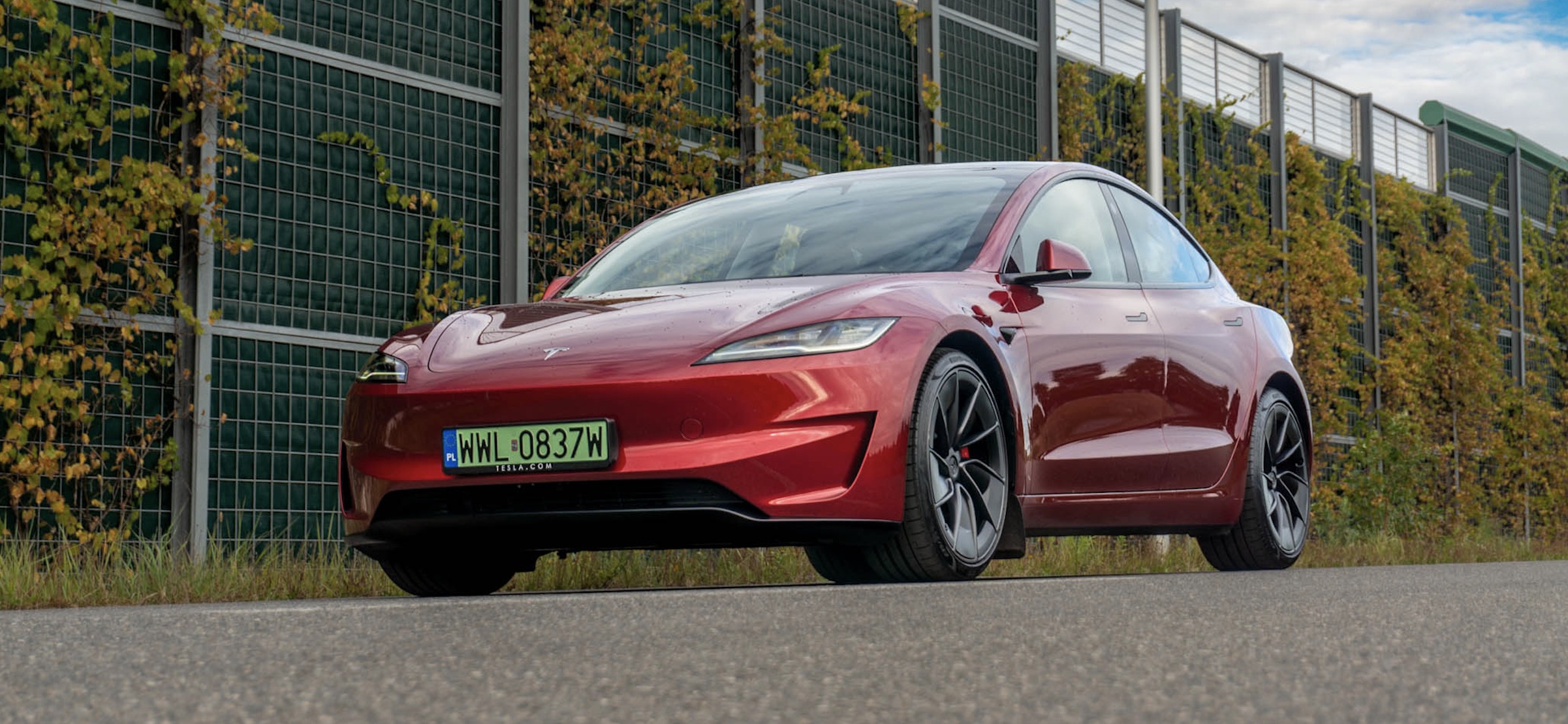 Tesla Model 3 Performance — test. Profesjonalna wyciskarka do oczu