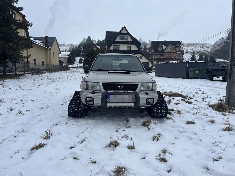 Subaru Forester z polskich ogłoszeń ma napęd na cztery nie wiadomo co, bo z pewnością nie są to koła