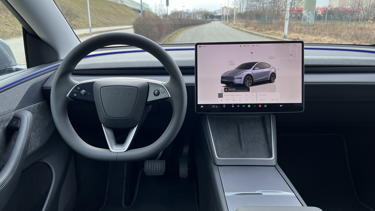 tesla model y ekran