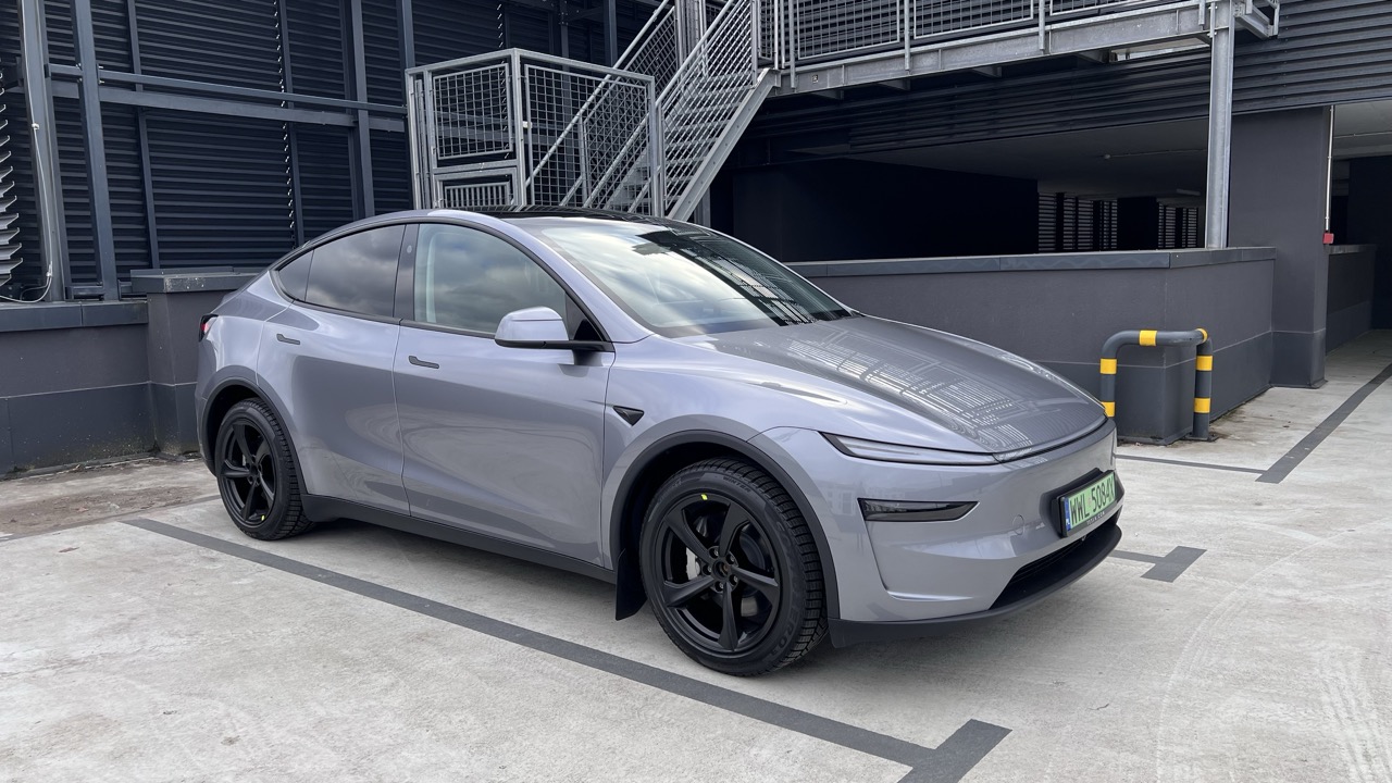 tesla model y juniper 2025 class="wp-image-639596" 