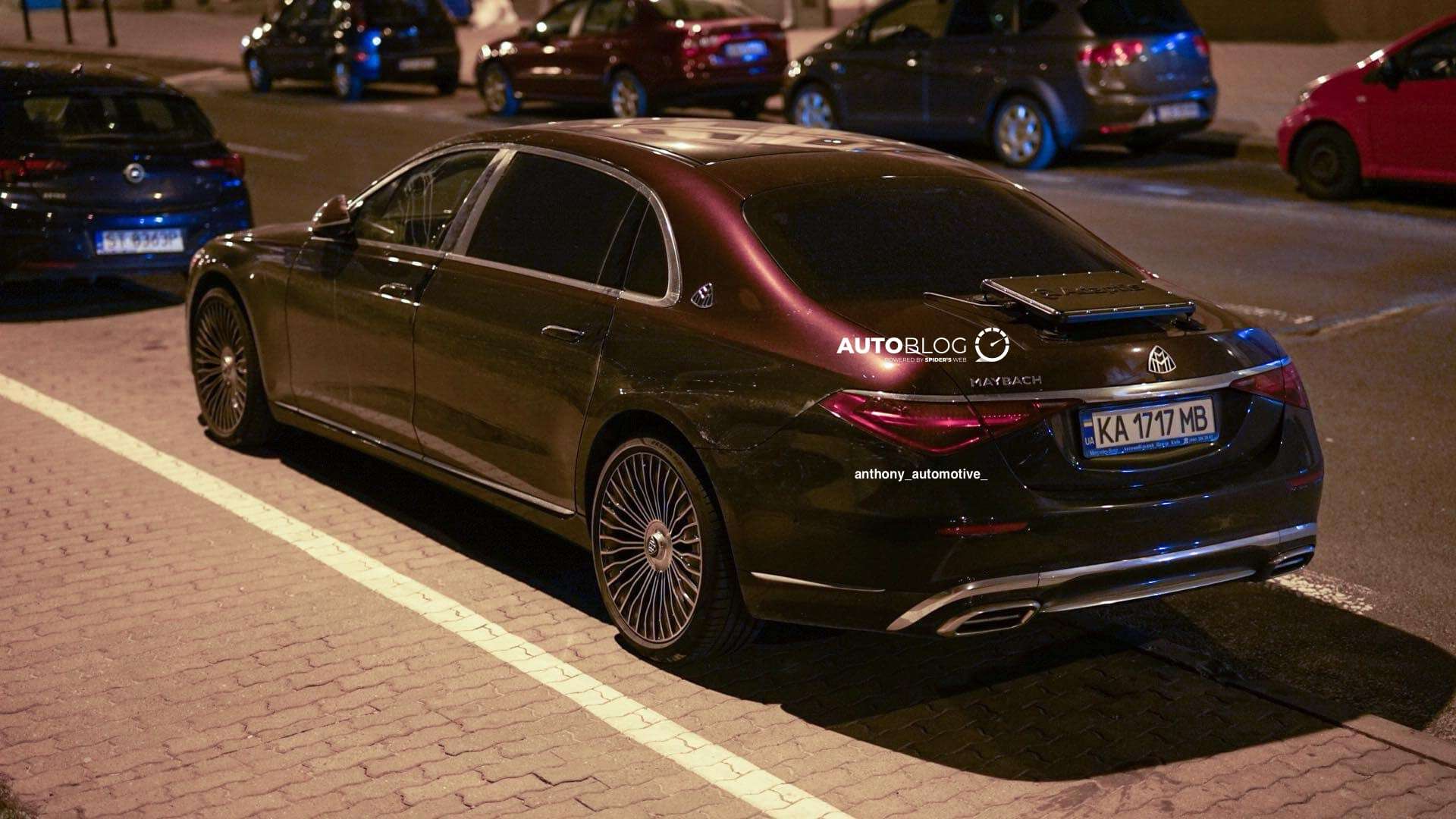 W życiu nie zgadniesz co ten Maybach na ukraińskich rejestracjach ma na klapie