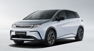 Chiny walczą z Japonią i wygrywają. BYD pokonuje Toyotę na neutralnym gruncie