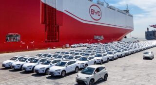Duży BYD transportuje tysiące małych BYD-ów. Jak zdobywać rynki to z rozmachem